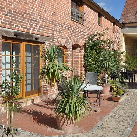 Claudia Gueldenpfennig Apartment *
