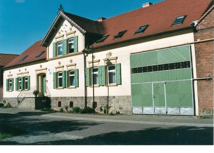 Claudia Gueldenpfennig *