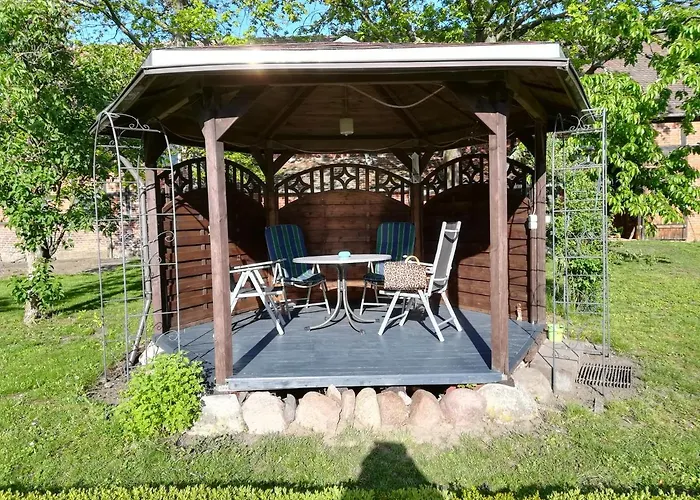 Claudia Gueldenpfennig *