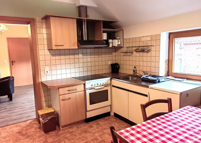 Claudia Gueldenpfennig *