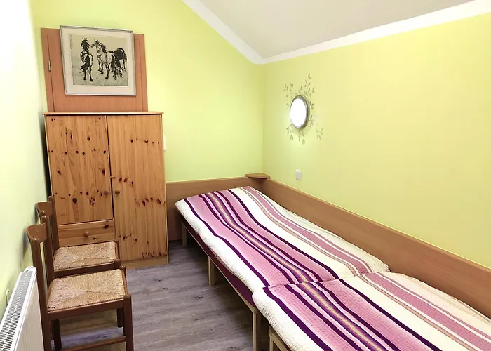 Claudia Gueldenpfennig *